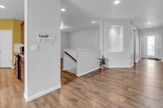 1086 McMurdo Cir in Castle Rock, CO - Building Photo - Building Photo