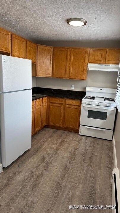 3 Henry Terrace in Worcester, MA - Building Photo