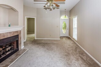 6999 Parkbrook Ln in Cordova, TN - Foto de edificio - Building Photo