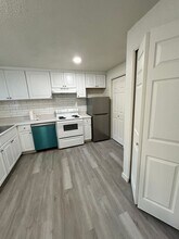 2537 SW Spring Garden St in Portland, OR - Building Photo - Building Photo