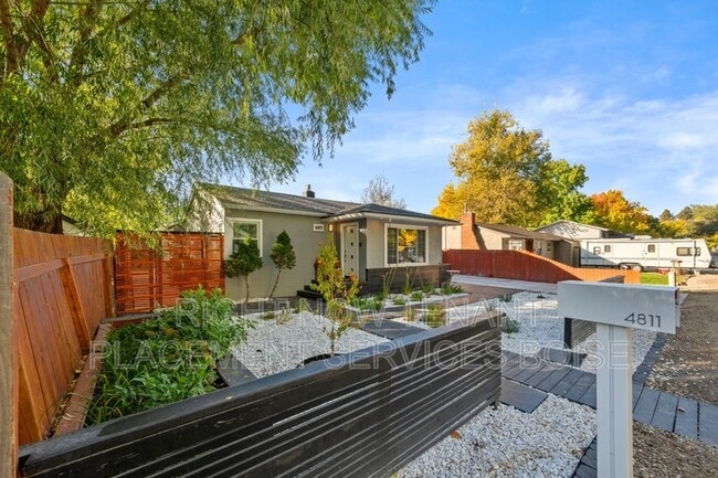 property at 4811 W Rose Hl St