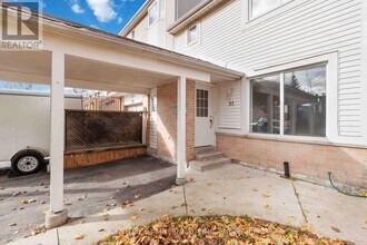 53 Courtleigh Square in Brampton, ON - Building Photo - Building Photo