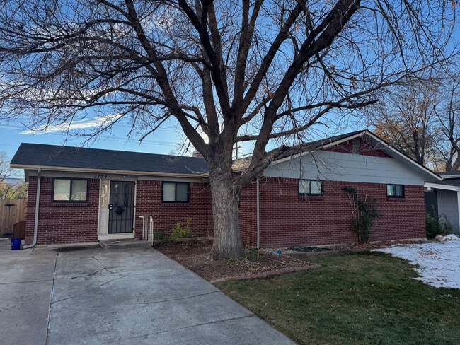 property at 2754 N Prospect St