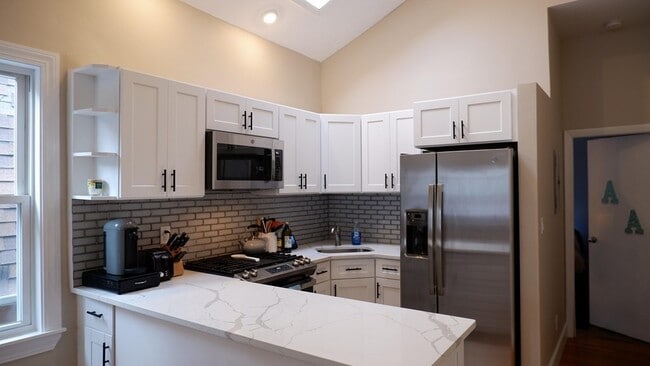 218 Columbia St, Unit #2, Unit #2