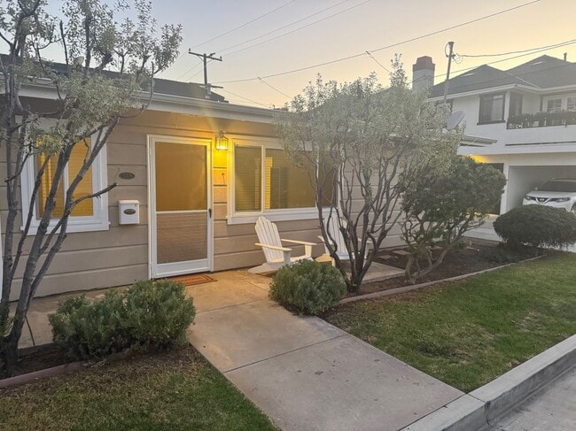 property at 621 Larkspur Ave