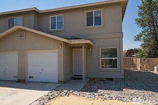 670 Starlite Dr in Fernley, NV - Building Photo