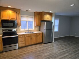 329 Mohegan Rd in Shelton, CT - Building Photo