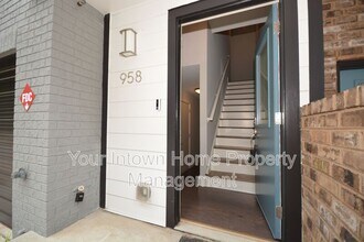 958 Moda Dr in Atlanta, GA - Building Photo - Building Photo