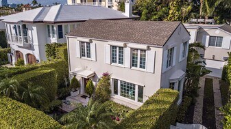 155 Peruvian Ave in Palm Beach, FL - Building Photo