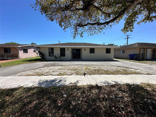 7480 Johnson St in Hollywood, FL - Building Photo - Building Photo