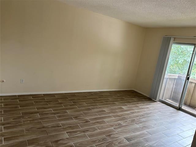5921 Harvest Hill Rd in Dallas, TX - Building Photo - Building Photo