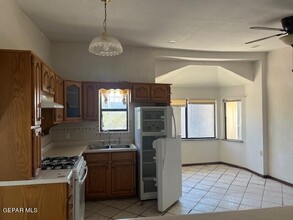 8149 Alameda Ave in El Paso, TX - Building Photo - Building Photo