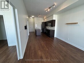 126 Simcoe St in Toronto, ON - Building Photo - Building Photo