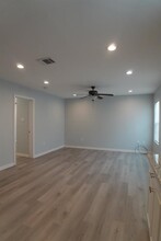 8595 Parkway Dr in Houston, TX - Building Photo - Building Photo