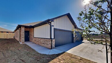 9329 NW 124th St in Yukon, OK - Building Photo - Building Photo