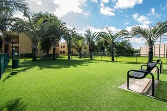 Legacy Palm Isle in Miami, FL - Building Photo - Building Photo