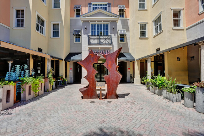 200 NE 2nd Ave in Delray Beach, FL - Foto de edificio - Building Photo