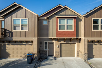 Green Gables Townhomes in Ridgefield, WA - Building Photo - Building Photo