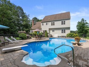 13 Breakneck Hill Rd in Hopkinton, MA - Building Photo - Building Photo