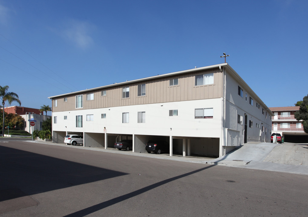 Colony Apartments in San Diego, CA - Building Photo