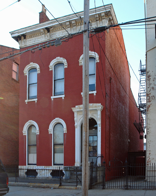 905 Dayton St in Cincinnati, OH - Building Photo - Building Photo