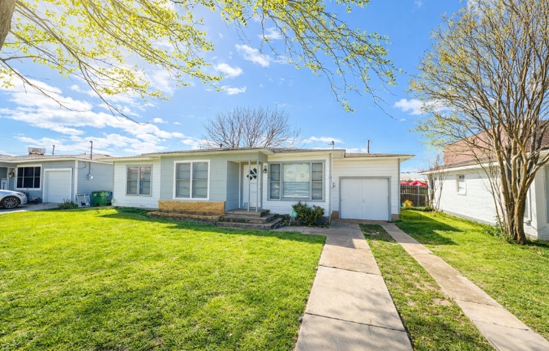 129 N McEntire Ct in White Settlement, TX - Building Photo