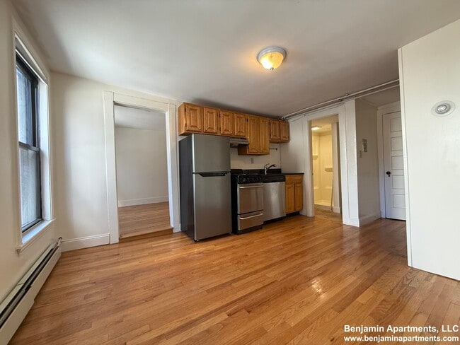 232 Cambridge St, Unit 6 in Boston, MA - Foto de edificio - Building Photo