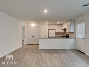 9611 Littleton Grist in San Antonio, TX - Building Photo - Building Photo