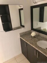 4015 NW 87th Ave in Sunrise, FL - Foto de edificio - Building Photo