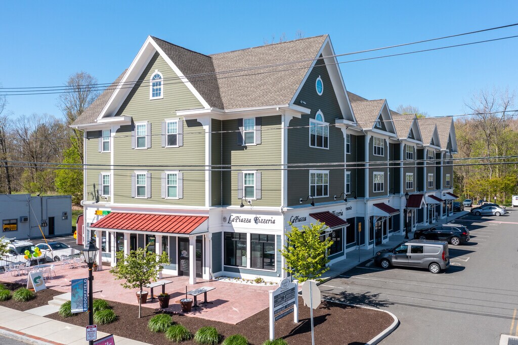 Brookfield Village (PDM) Apartments in Brookfield, CT