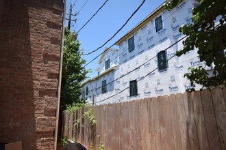 6106 Burgoyne Rd in Houston, TX - Foto de edificio - Building Photo