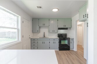 1202 Mark St in Shawnee, OK - Building Photo - Building Photo