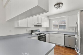 431 E Washington Ave in Orange, CA - Building Photo - Building Photo