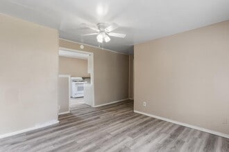 3806 W Admiral Blvd in Tulsa, OK - Building Photo - Building Photo
