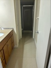 323 SE 24th Ave, Unit 323 SE 24th Ave Unit C in Cape Coral, FL - Foto de edificio - Building Photo