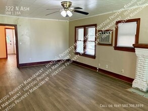 322 N Ash St in Ponca City, OK - Building Photo - Building Photo