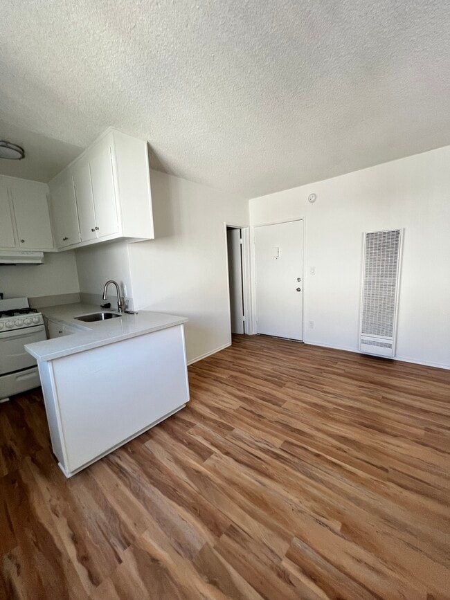 4039 Marathon St, Unit #15