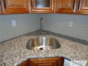 80 Goodwin Dr in North Brunswick, NJ - Building Photo - Building Photo