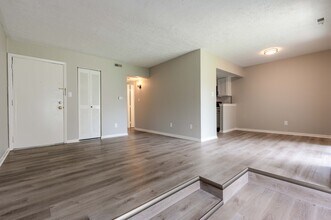 The Retreat Northwest in Indianapolis, IN - Building Photo - Building Photo