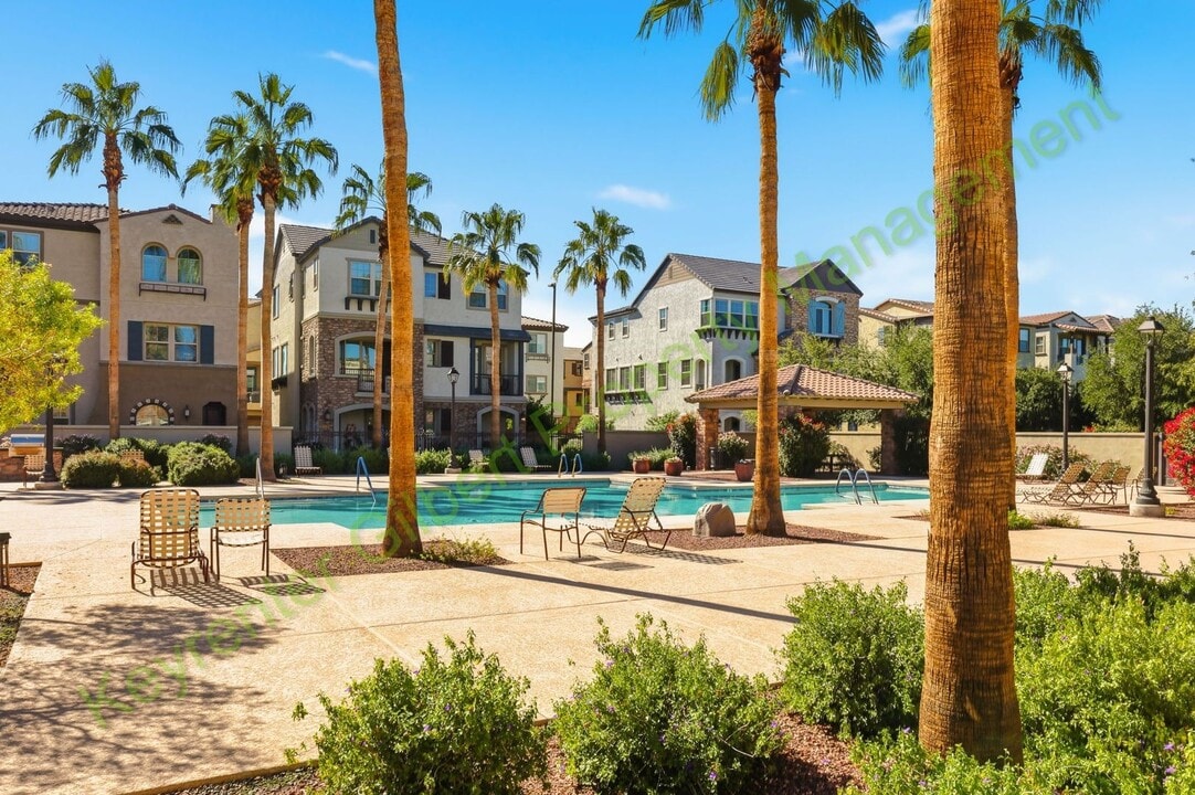 1714 E Bridgeport Pkwy in Gilbert, AZ - Building Photo