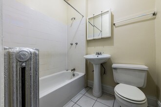 212 E 69th Place in Chicago, IL - Building Photo - Building Photo