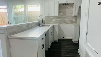 8412 De Priest St in Houston, TX - Building Photo - Building Photo