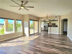 10809 Garden Mist Dr in Las Vegas, NV - Building Photo - Building Photo