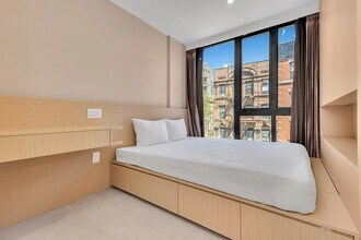 32 Rutgers St, Unit 403 in New York, NY - Building Photo - Building Photo