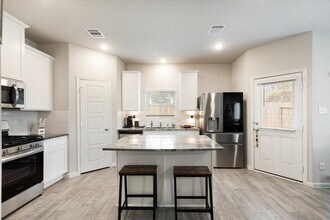 418 Emerald Thicket Ln in Huffman, TX - Building Photo - Building Photo