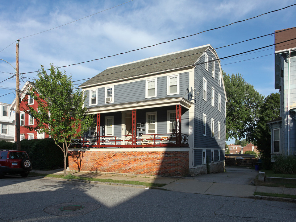 12 Home St in New London, CT - Building Photo