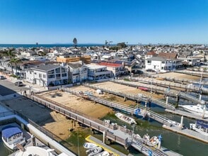 311 Edgewater Ave in Newport Beach, CA - Building Photo - Building Photo