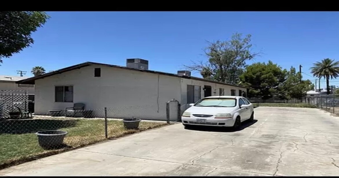 325 S Spring St, Unit 325 s spring st blythe ca in Blythe, CA - Building Photo