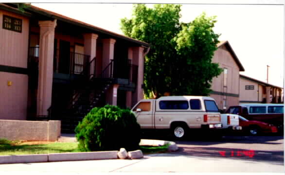 Mahoney Village in Mesa, AZ - Building Photo