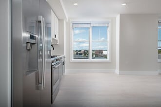 425 Border Street in Boston, MA - Building Photo - Building Photo